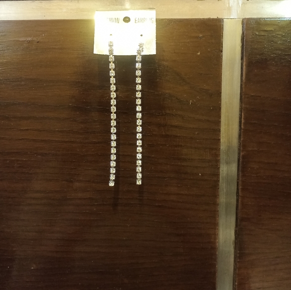 Designer diamond silver drop earrings - Picture 4 of 4